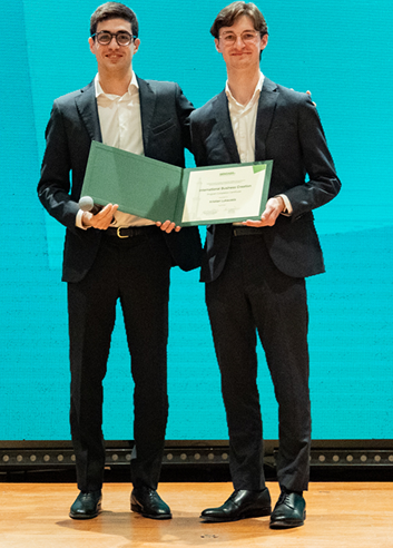 Kristian receiving award at Genoa ES